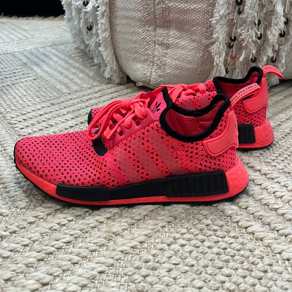 Adidas NMD R1 in Neon Pink!